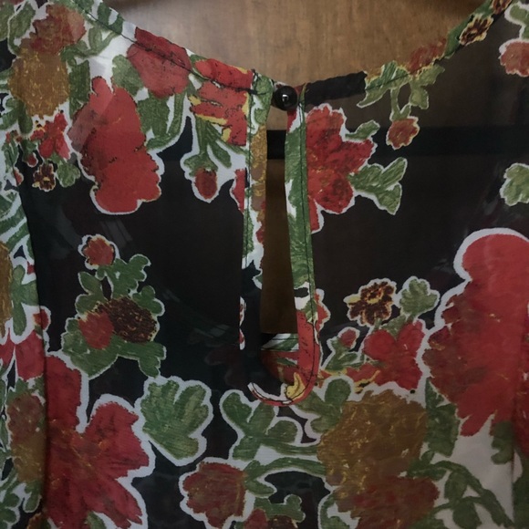 Flowy floral and lace sheer top - Picture 6 of 7